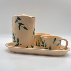 Hues ‘n Brews “Just Leaves” Tea Set